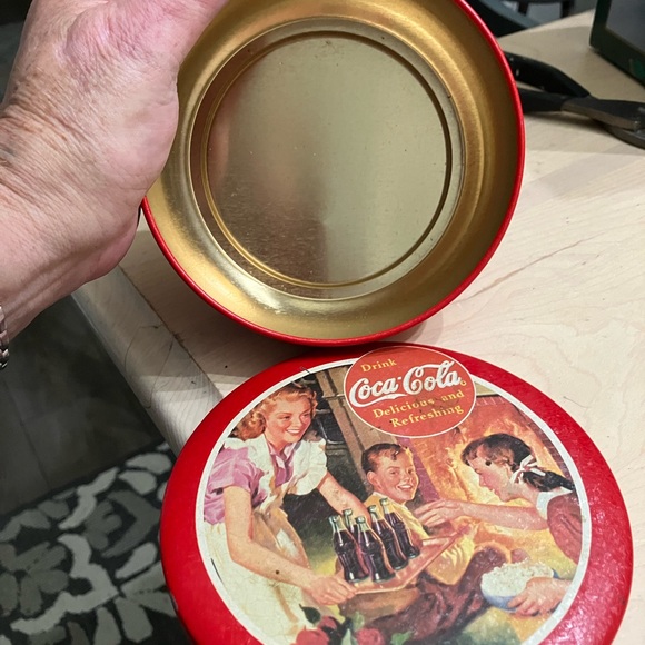 1993 Bristol Ware Retro Drink Coca Cola Round Metal Tin - Picture 8 of 9